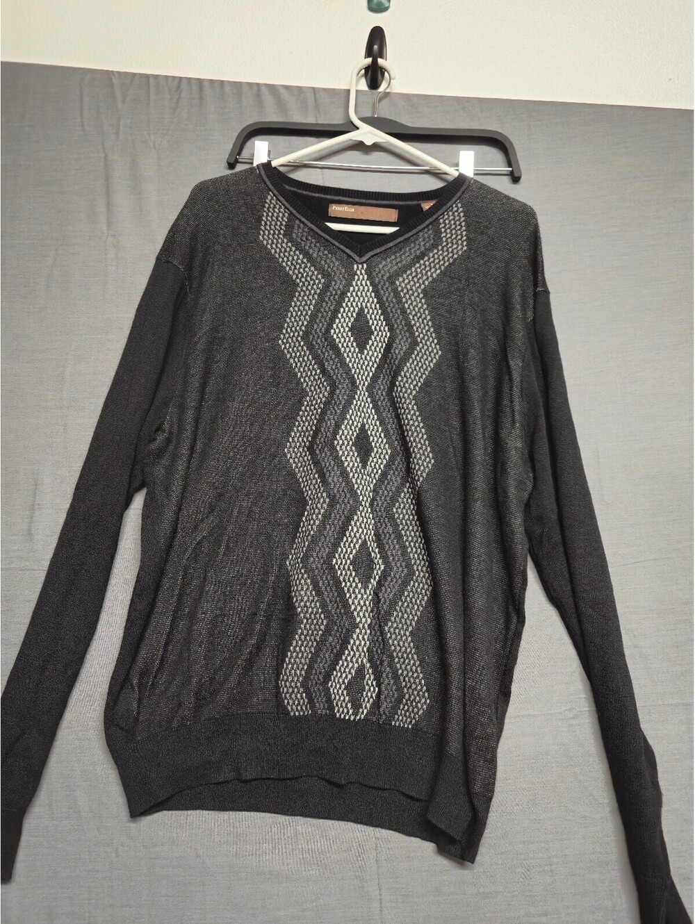 Perry Ellis Men's V-Neck Sweater Geometric Pattern Large